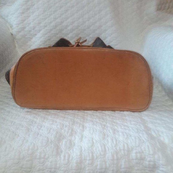 Backpack - Picture 4 of 7